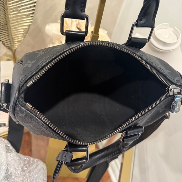 Louis Vuitton Keepall Bandoulière 25 Monogram Eclipse Reverse Canvas - Picture 12 of 16